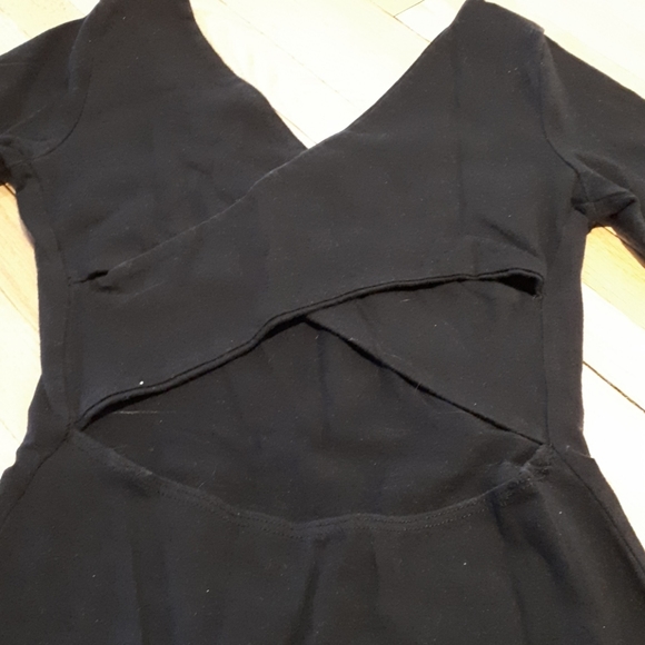 Black U-neck top with hole in back - Picture 3 of 3